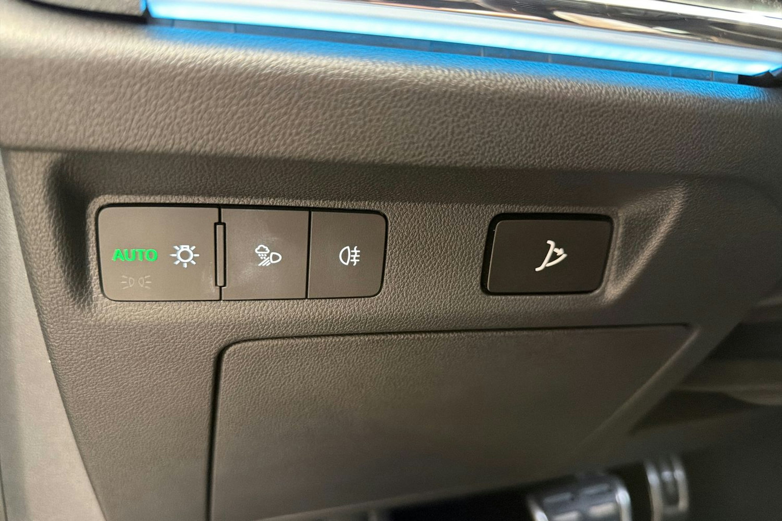 Harmaa Skoda Enyaq 2023 kuva 22.