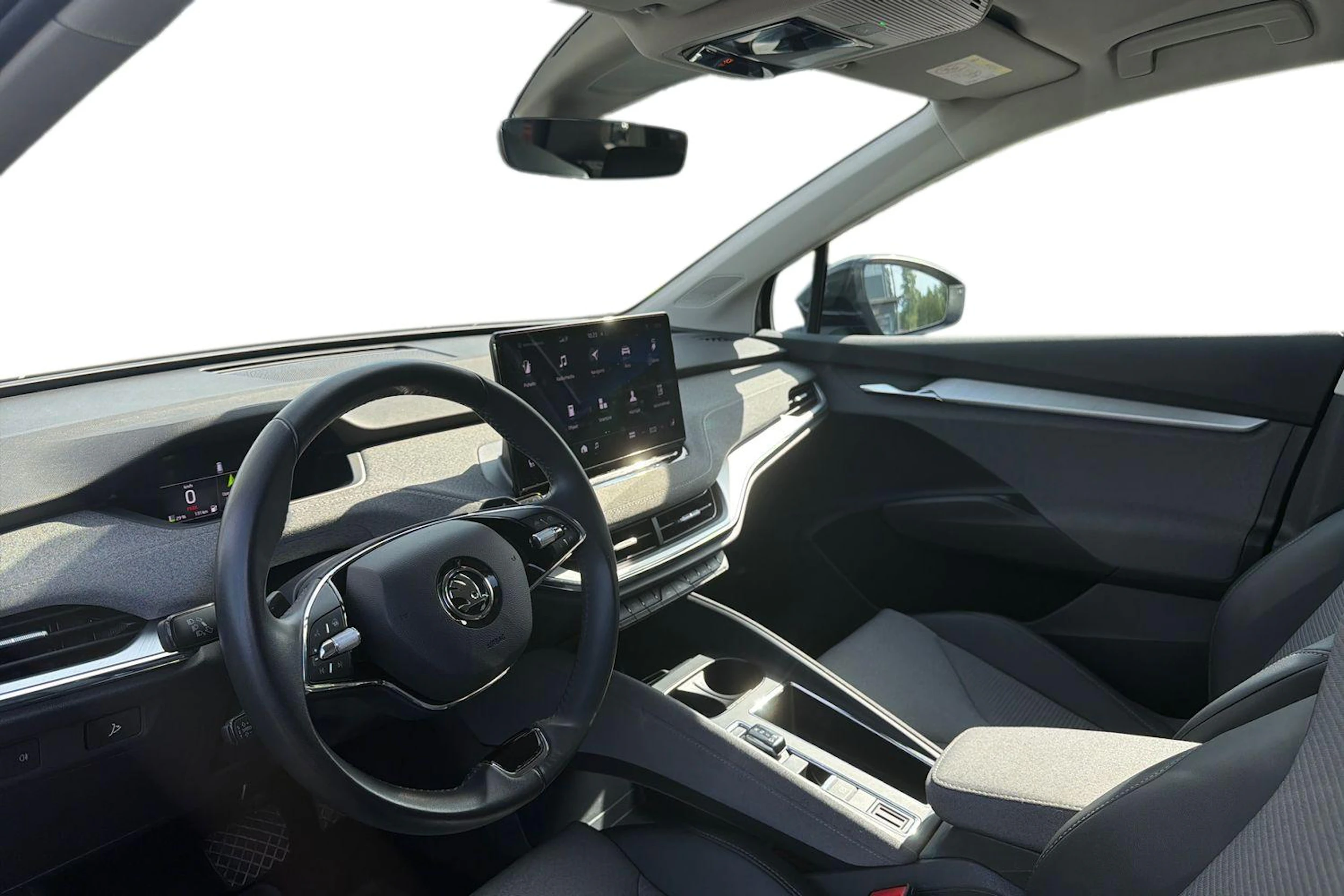 musta Skoda Enyaq 2023 kuva 3.