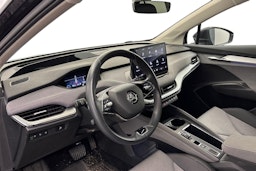 musta Skoda Enyaq 2023 kuva 3.