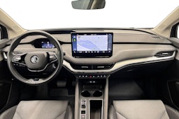 musta Skoda Enyaq 2023 kuva 7.