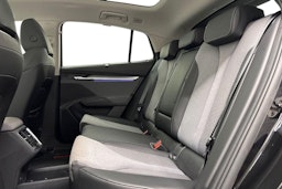 musta Skoda Enyaq 2023 kuva 8.