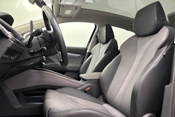 musta Skoda Enyaq 2023 kuva 11.