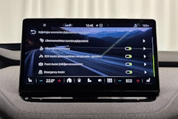 musta Skoda Enyaq 2023 kuva 21.