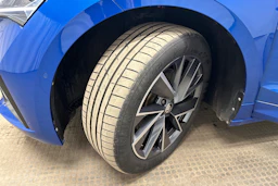 sininen Skoda Enyaq 2023 kuva 10.