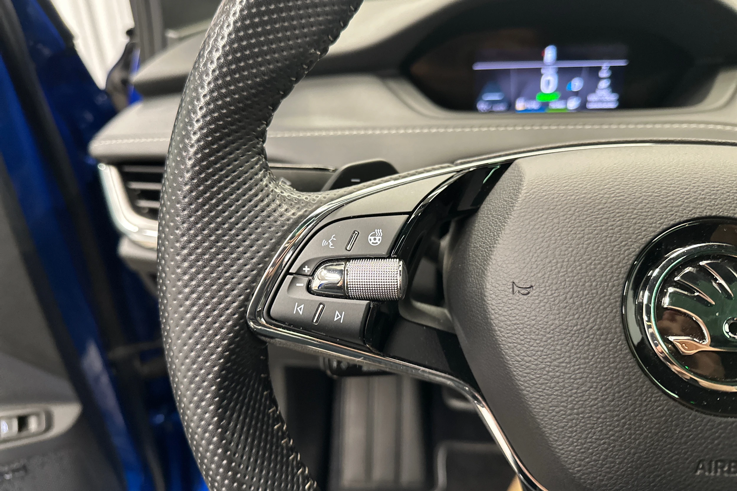 sininen Skoda Enyaq 2023 kuva 11.