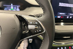 sininen Skoda Enyaq 2023 kuva 12.