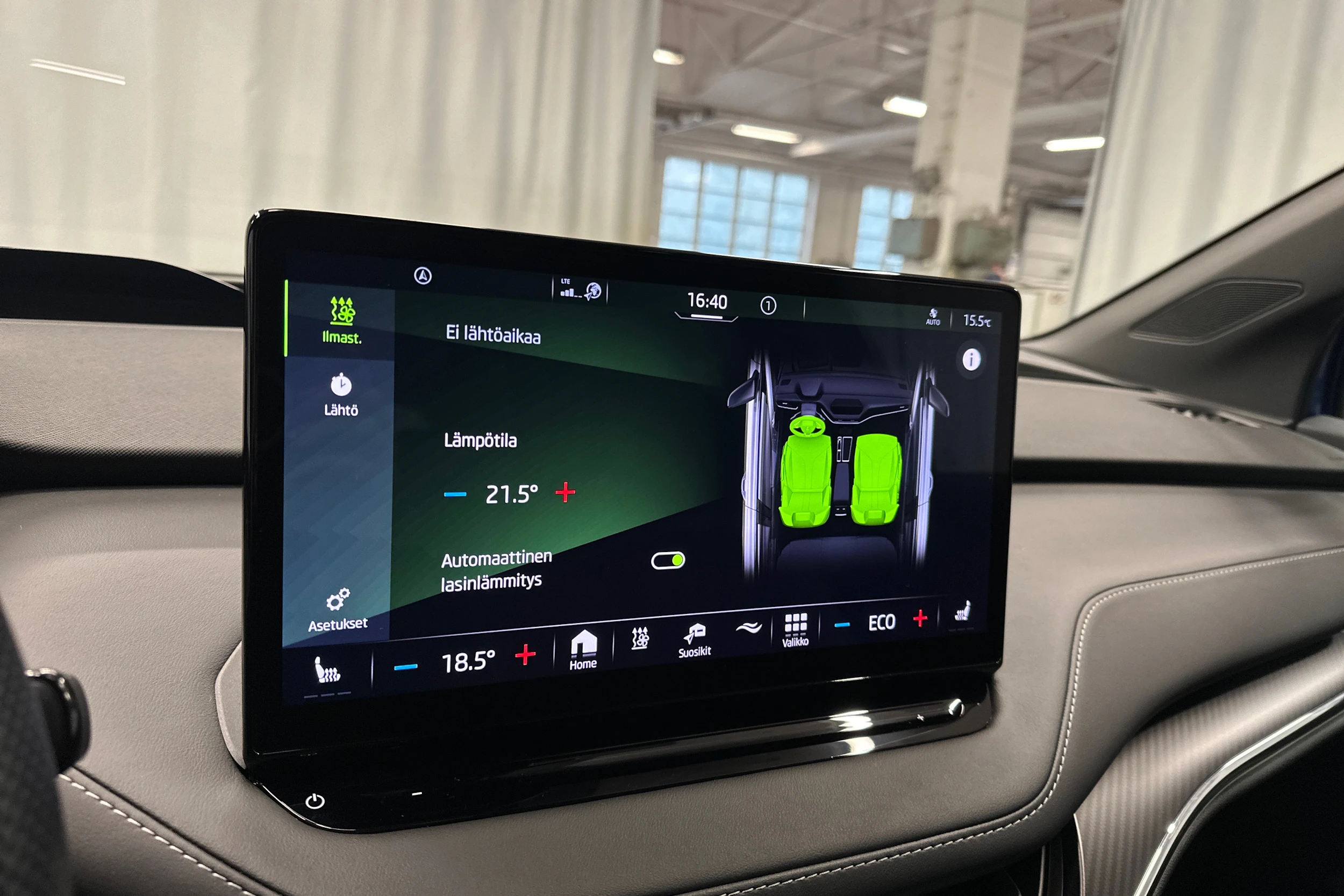 sininen Skoda Enyaq 2023 kuva 22.