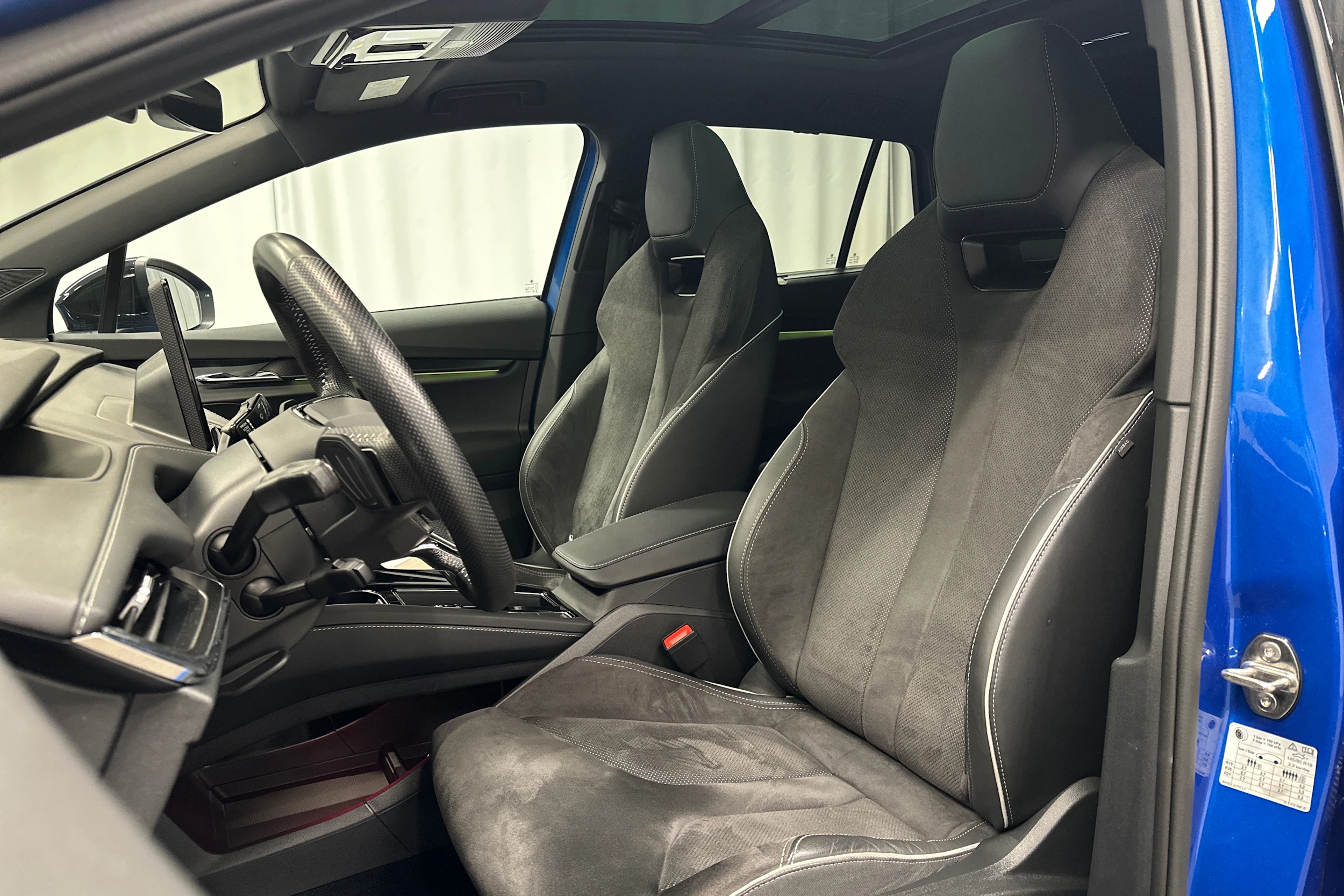 sininen Skoda Enyaq 2023 kuva 28.
