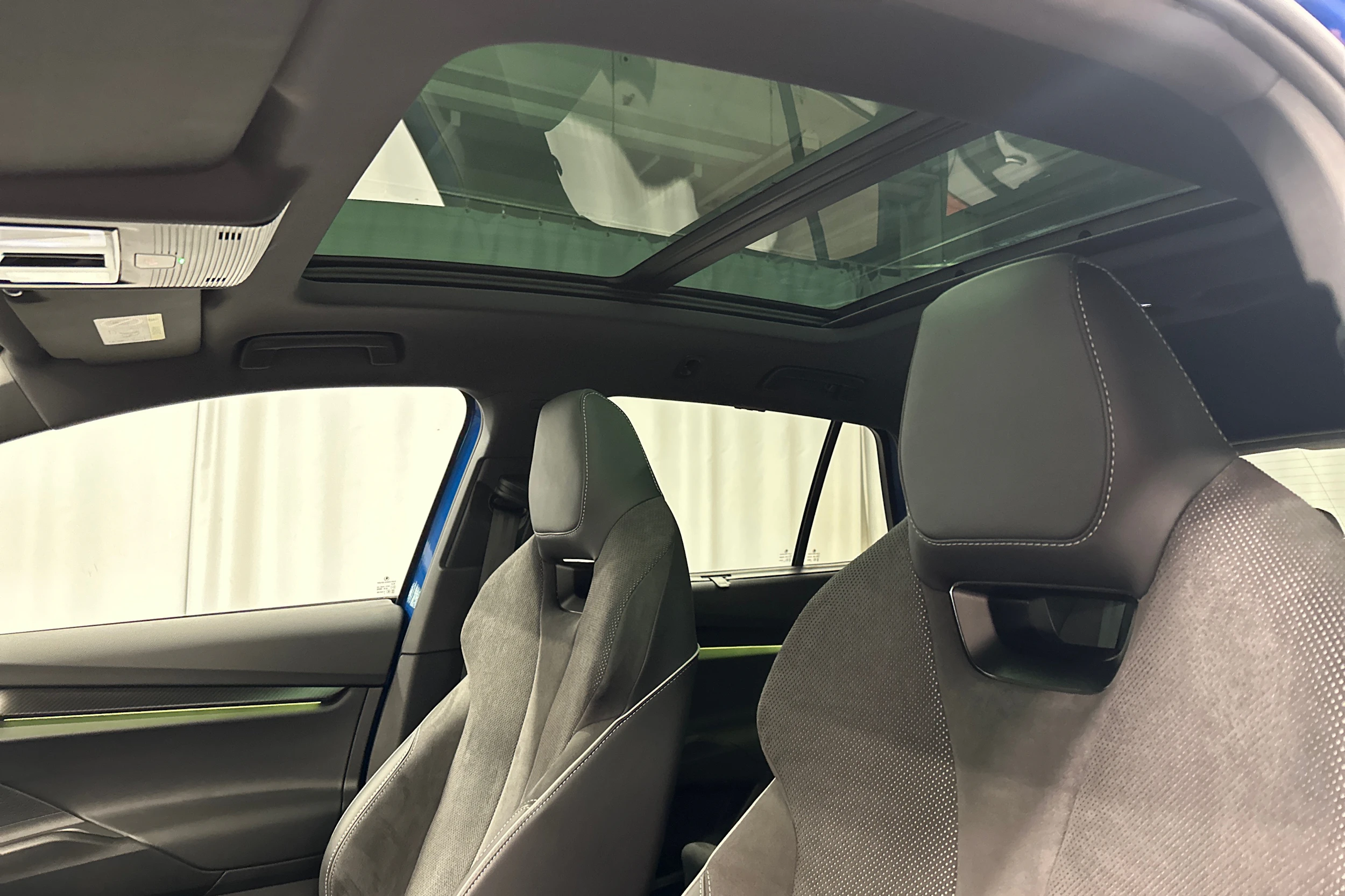 sininen Skoda Enyaq 2023 kuva 30.