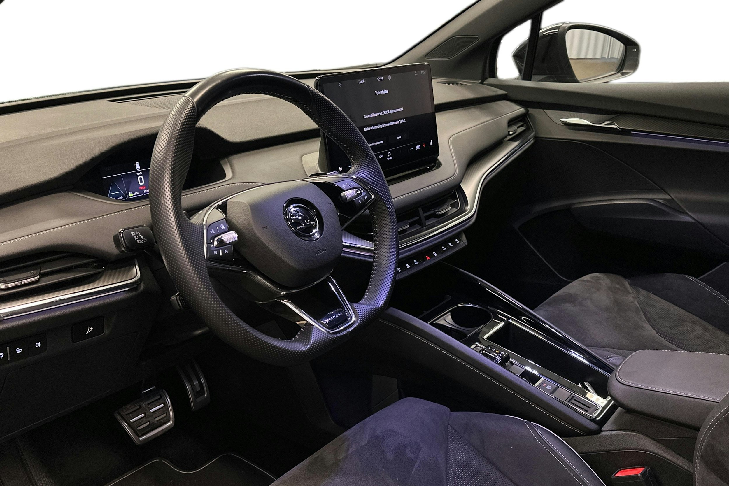 harmaa Skoda Enyaq 2023 kuva 6.