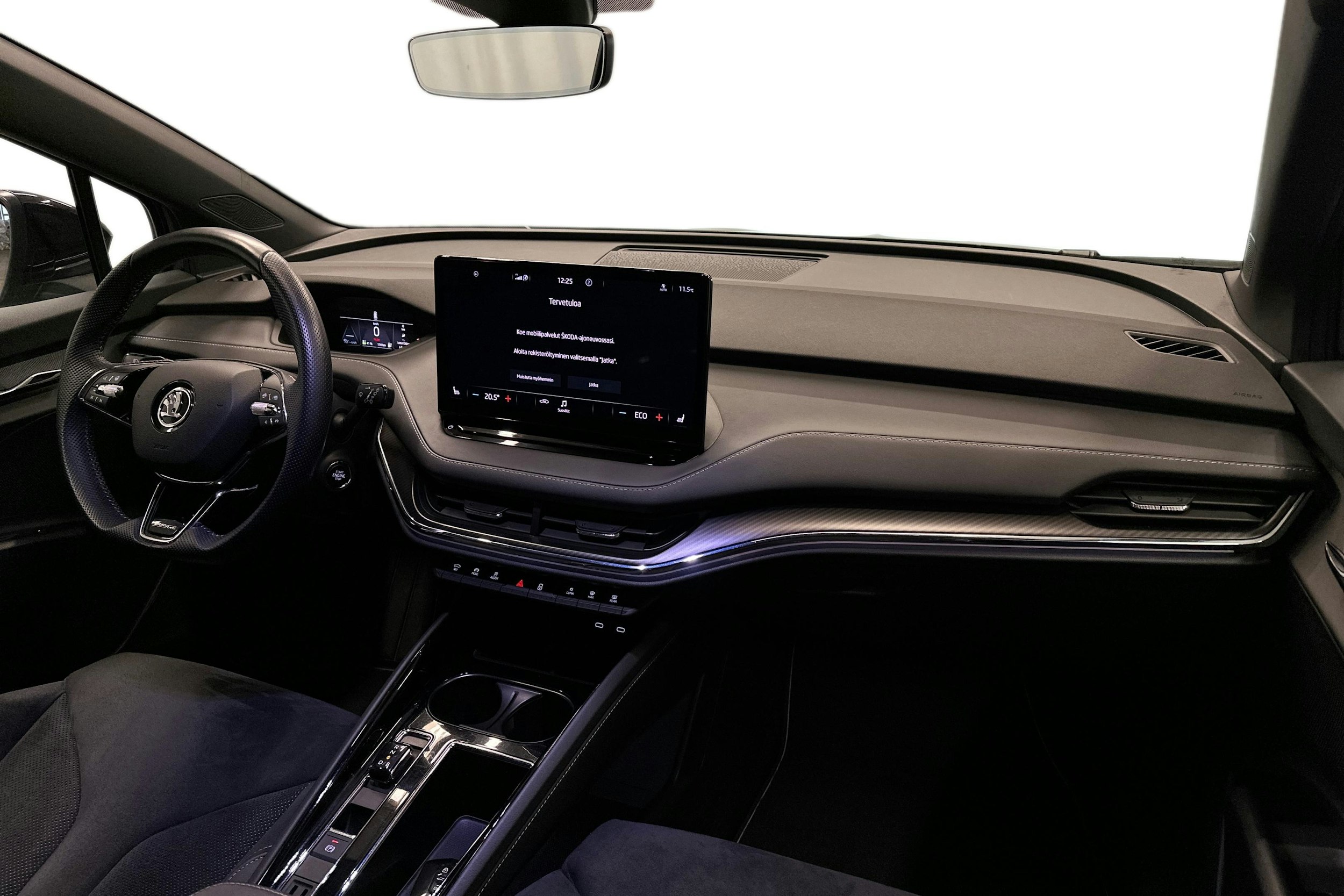 harmaa Skoda Enyaq 2023 kuva 7.