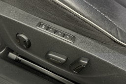 harmaa Skoda Enyaq 2023 kuva 15.