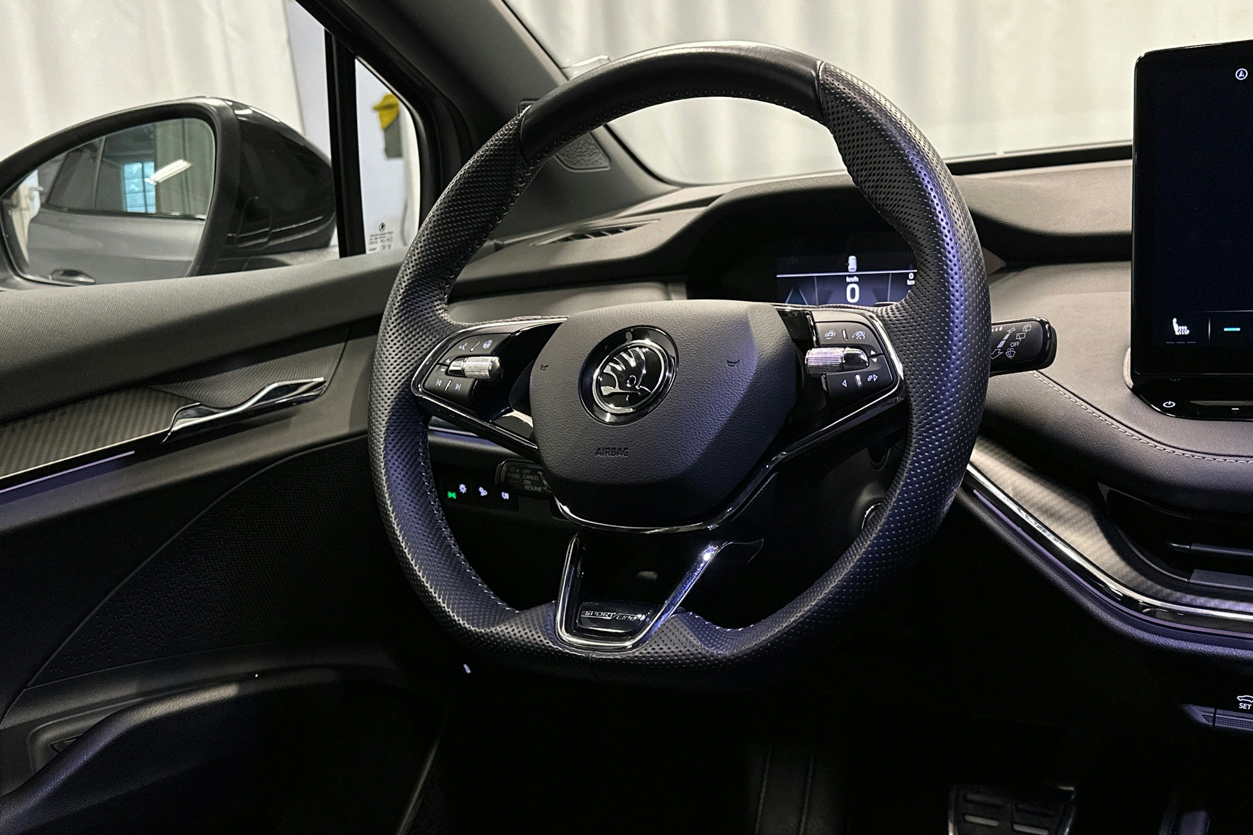 harmaa Skoda Enyaq 2023 kuva 16.