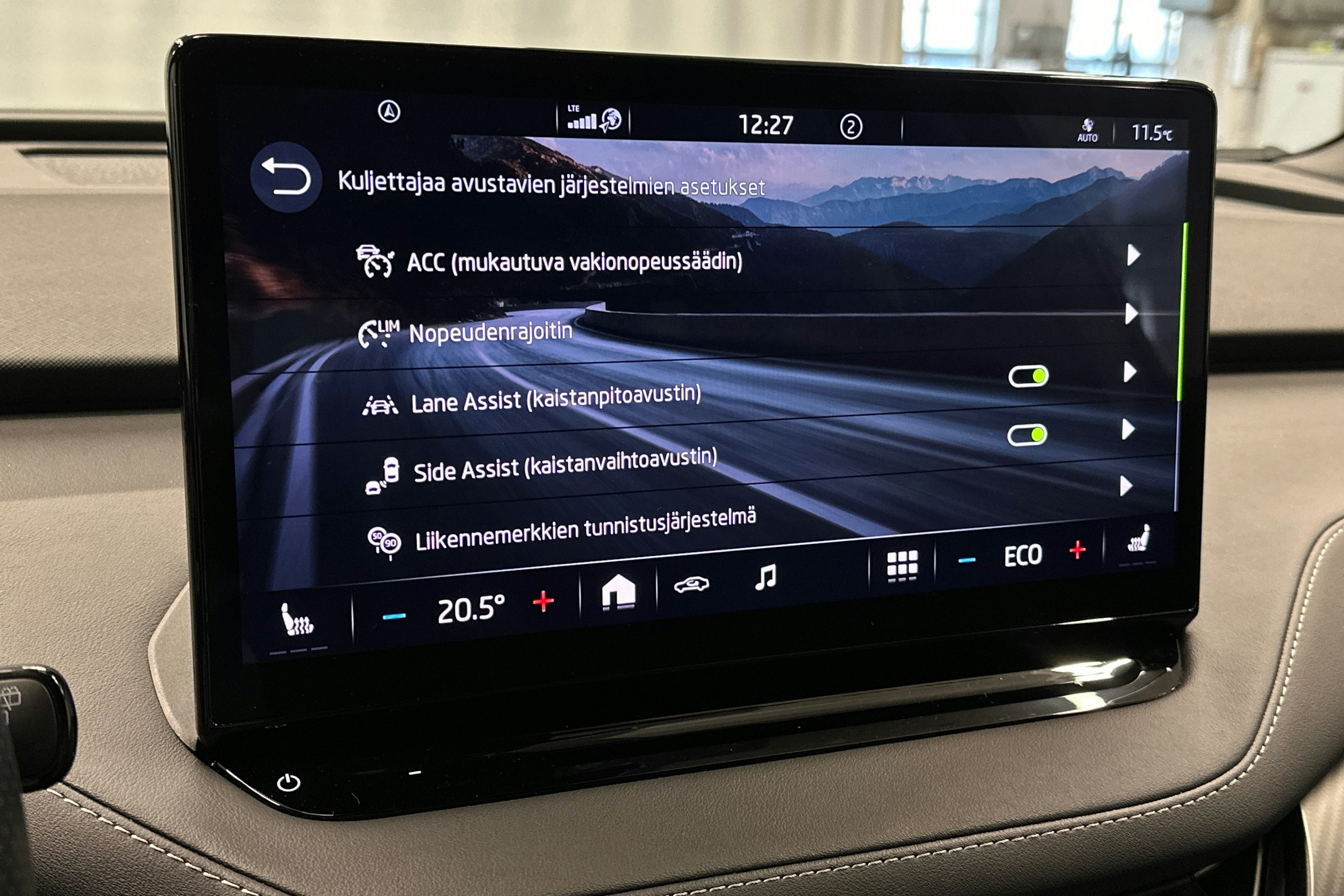 harmaa Skoda Enyaq 2023 kuva 22.