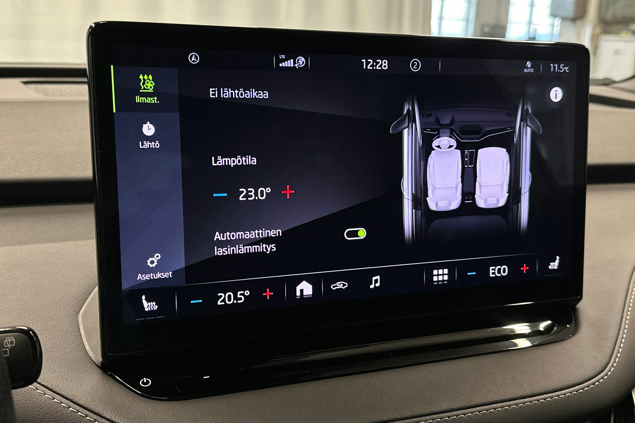 harmaa Skoda Enyaq 2023 kuva 25.