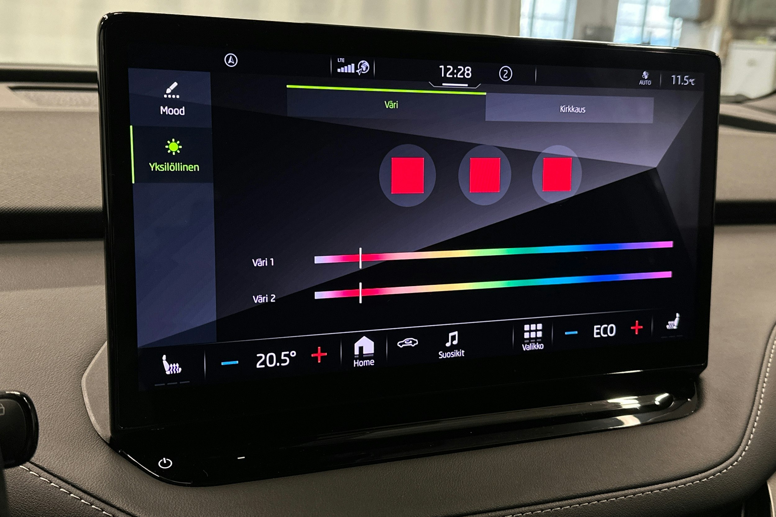 harmaa Skoda Enyaq 2023 kuva 26.