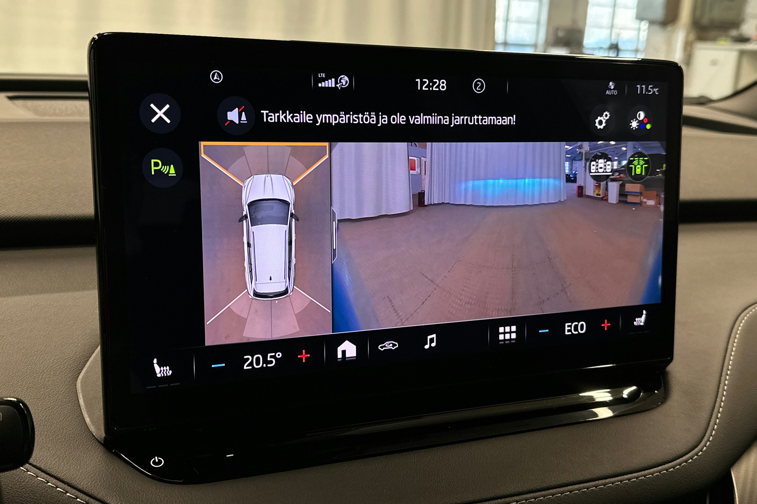 harmaa Skoda Enyaq 2023 kuva 27.