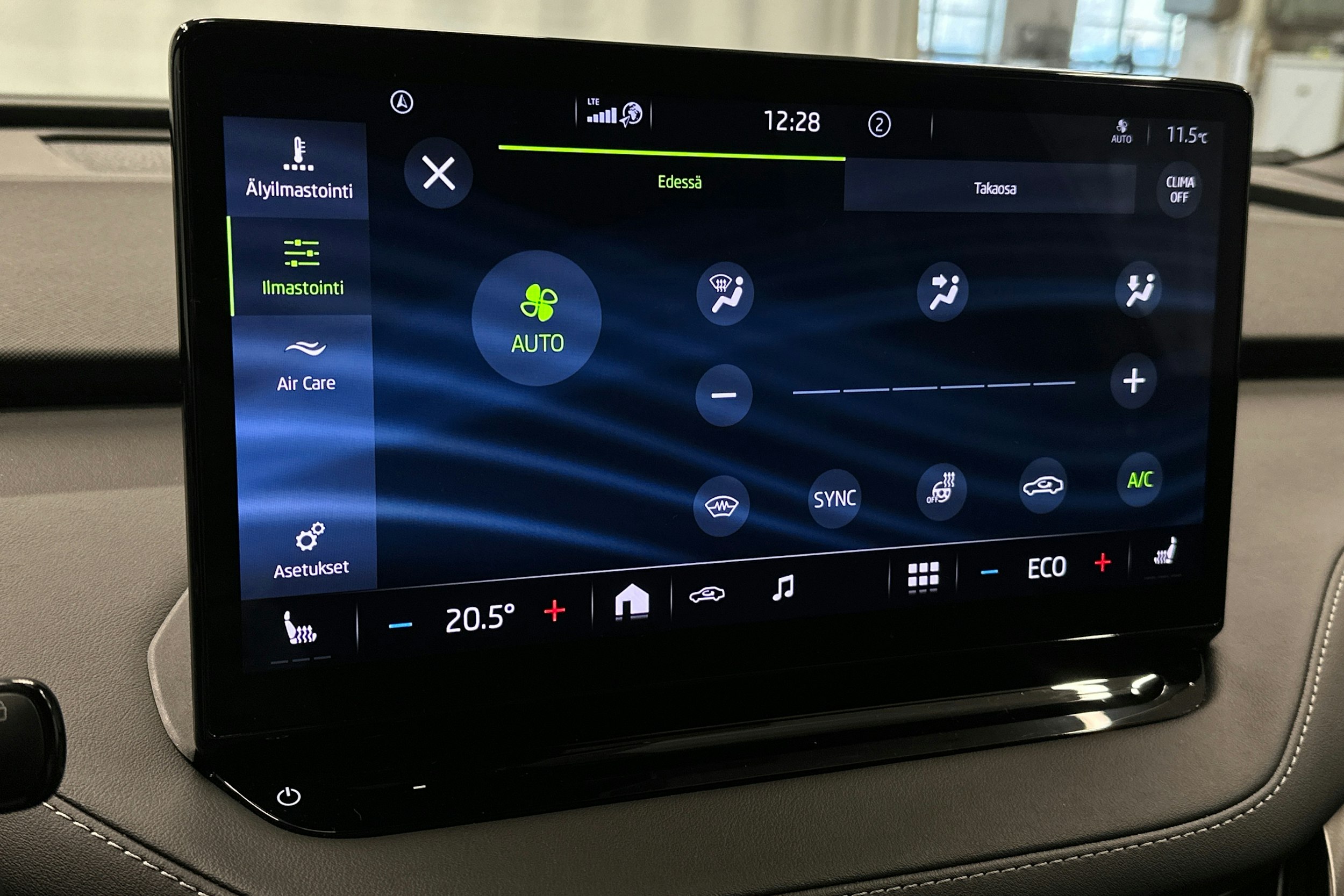 harmaa Skoda Enyaq 2023 kuva 28.