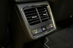 harmaa Skoda Enyaq 2023 kuva 29.