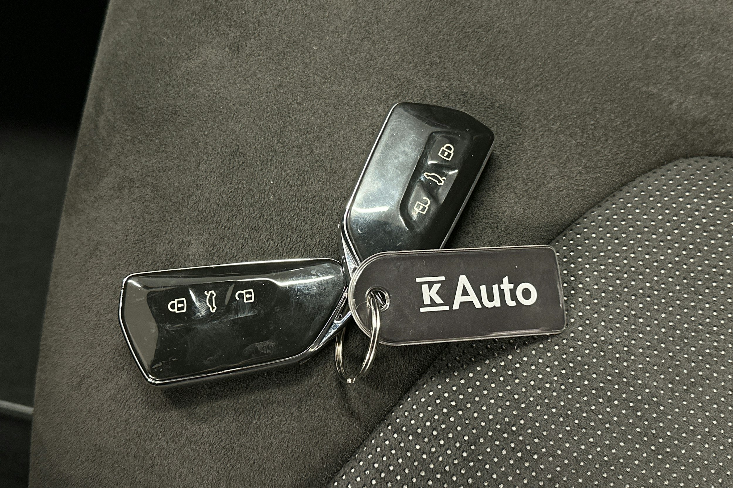 harmaa Skoda Enyaq 2023 kuva 34.