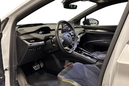 valkoinen Skoda Enyaq 2023 kuva 3.