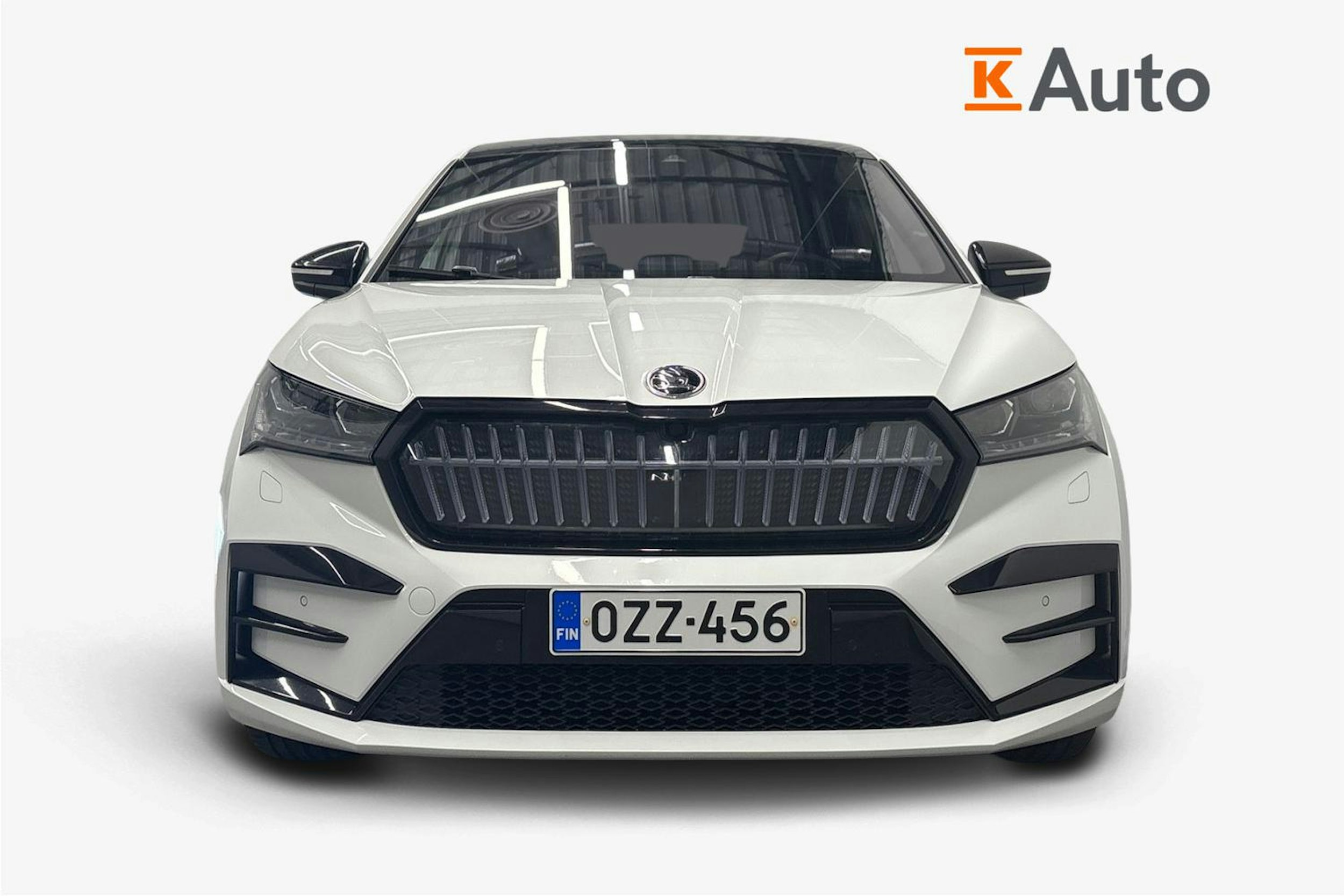 valkoinen Skoda Enyaq 2023 kuva 5.
