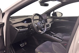 valkoinen Skoda Enyaq 2023 kuva 7.