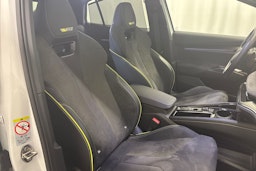 valkoinen Skoda Enyaq 2023 kuva 14.
