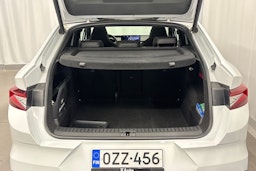 valkoinen Skoda Enyaq 2023 kuva 15.