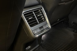 valkoinen Skoda Enyaq 2023 kuva 17.