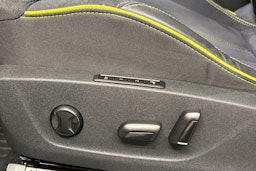 valkoinen Skoda Enyaq 2023 kuva 20.