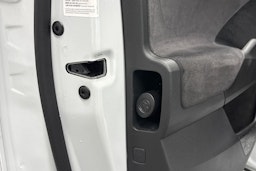 valkoinen Skoda Enyaq 2023 kuva 21.
