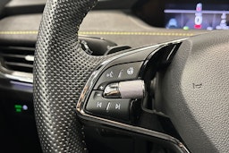 valkoinen Skoda Enyaq 2023 kuva 23.