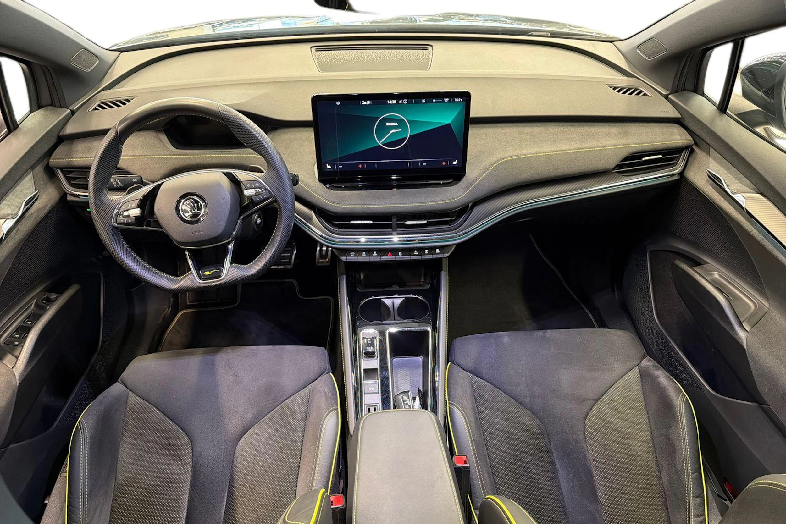harmaa Skoda Enyaq 2023 kuva 9.