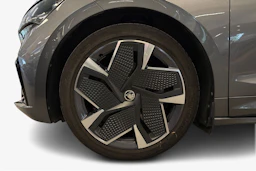 harmaa Skoda Enyaq 2023 kuva 12.