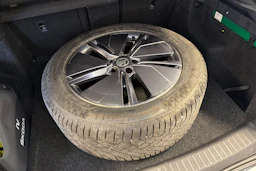 harmaa Skoda Enyaq 2023 kuva 13.