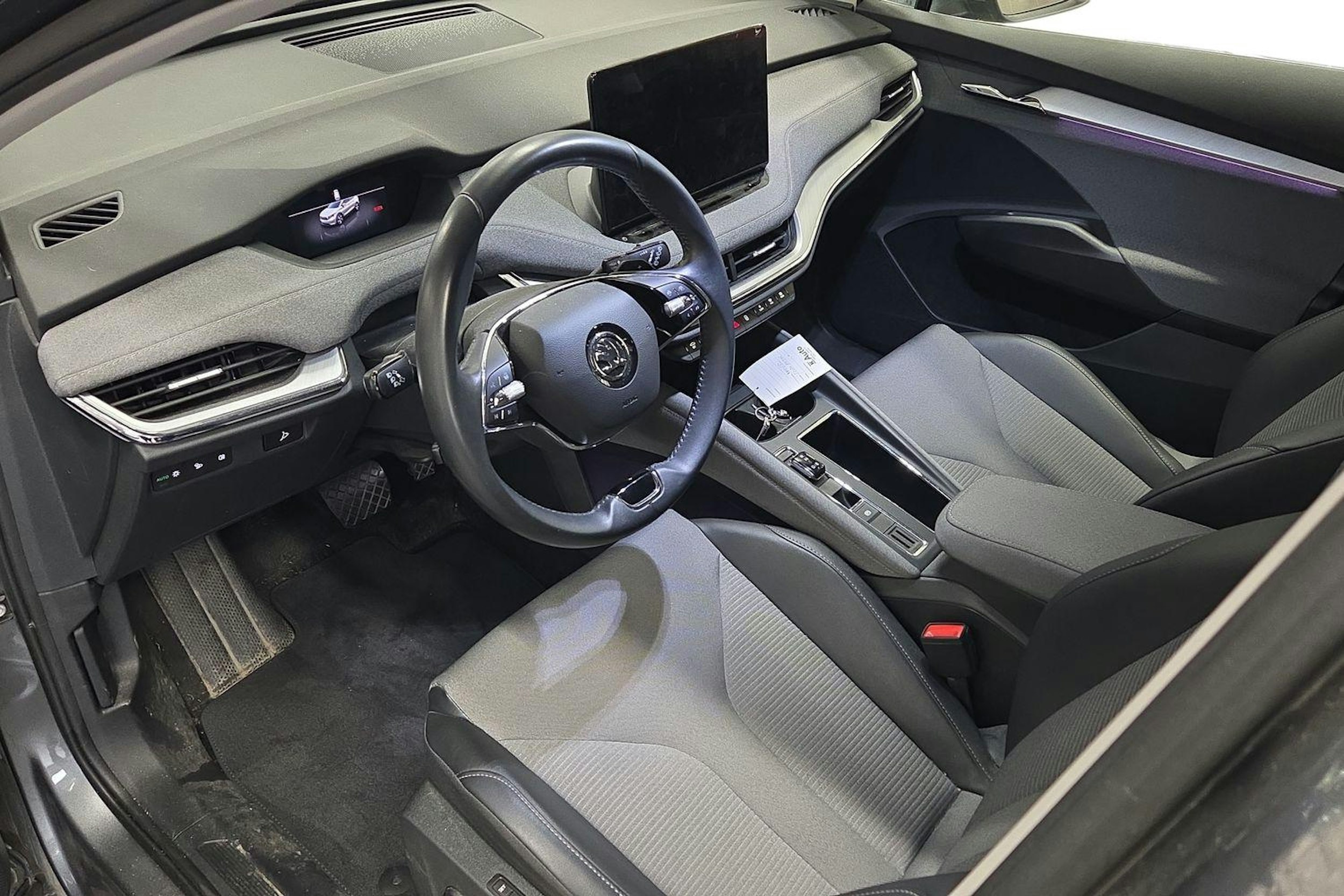 harmaa Skoda Enyaq 2023 kuva 3.