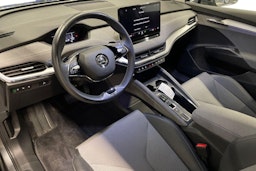 harmaa Skoda Enyaq 2023 kuva 6.