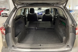 harmaa Skoda Enyaq 2023 kuva 12.