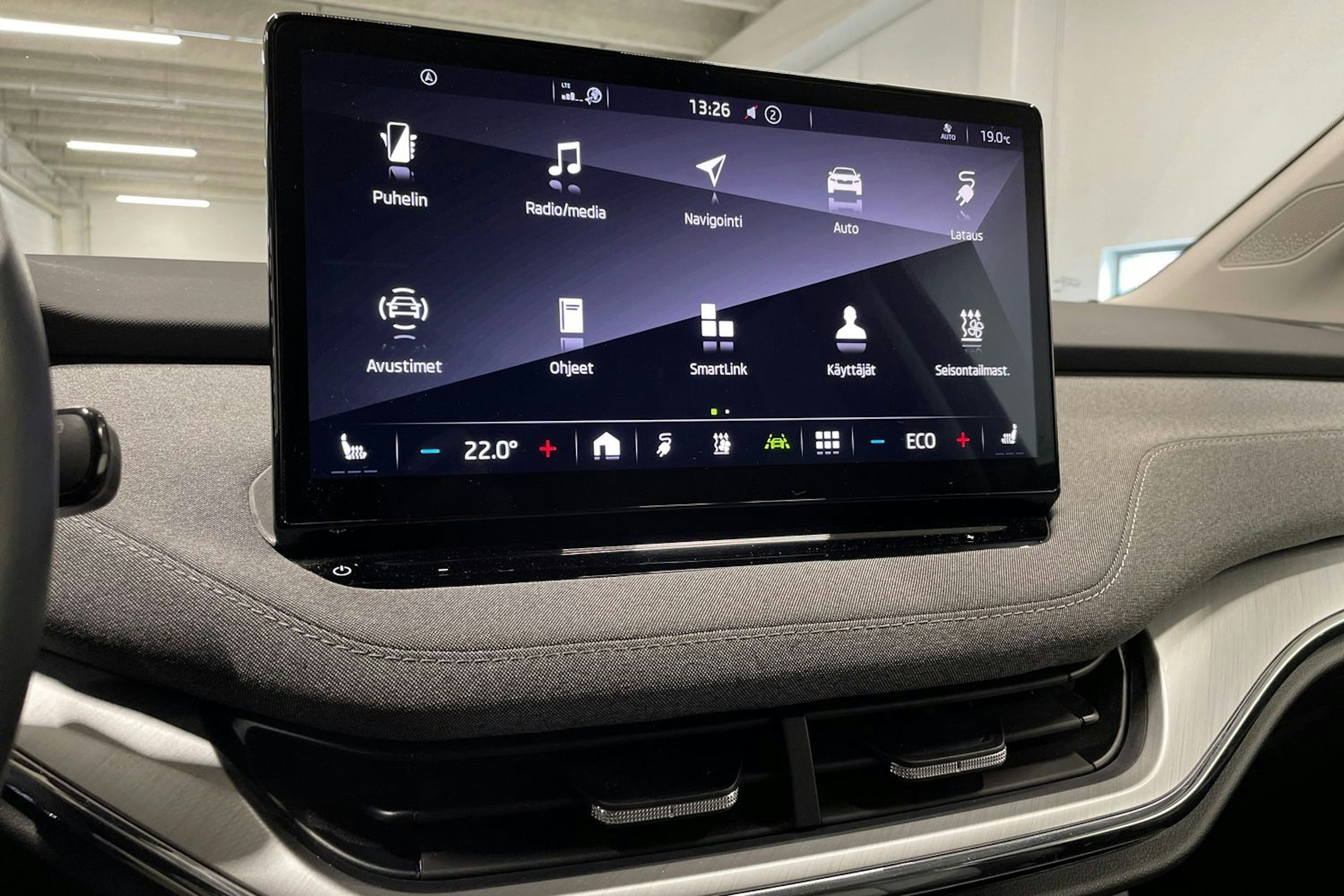 harmaa Skoda Enyaq 2023 kuva 14.