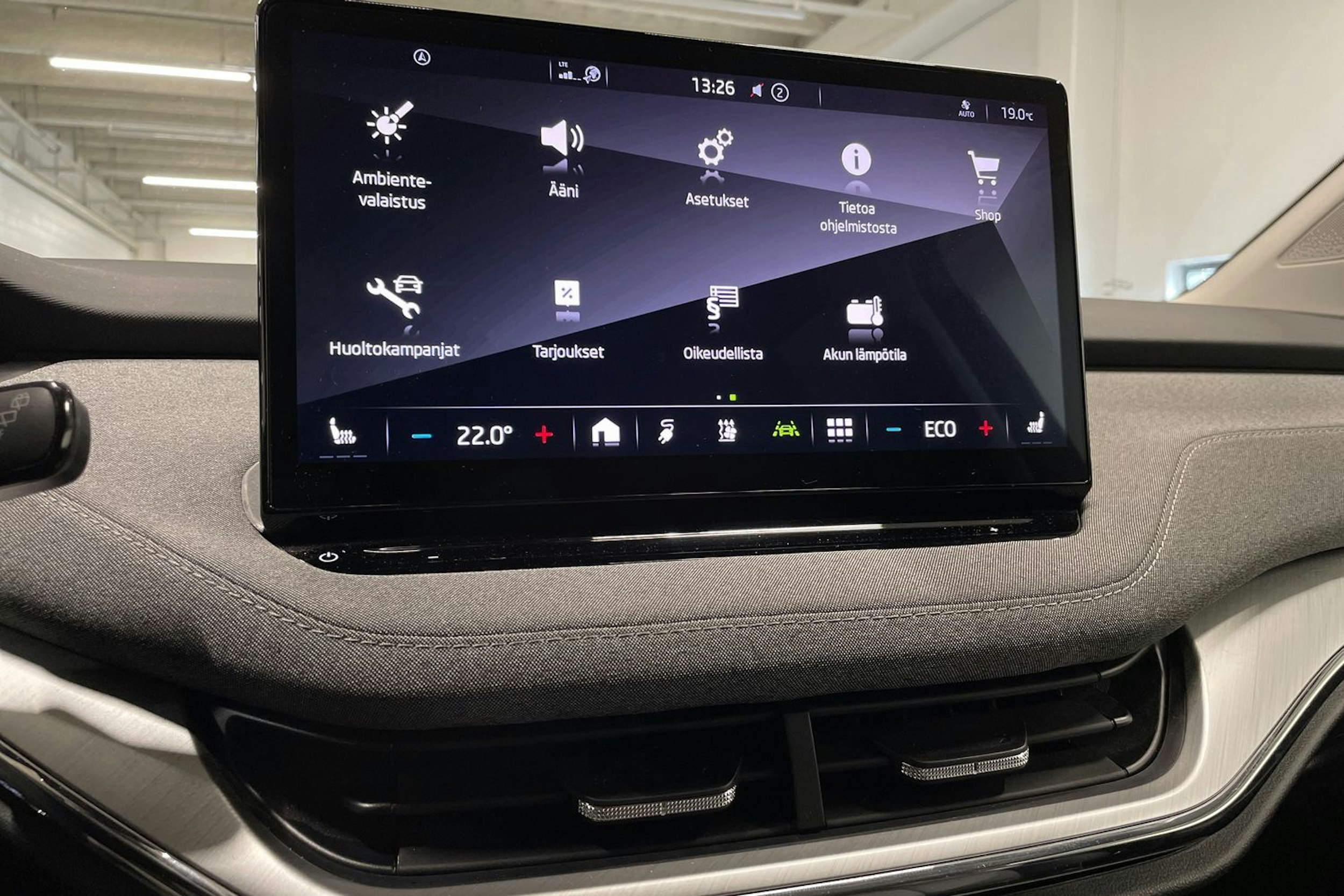 harmaa Skoda Enyaq 2023 kuva 15.