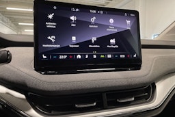 harmaa Skoda Enyaq 2023 kuva 15.