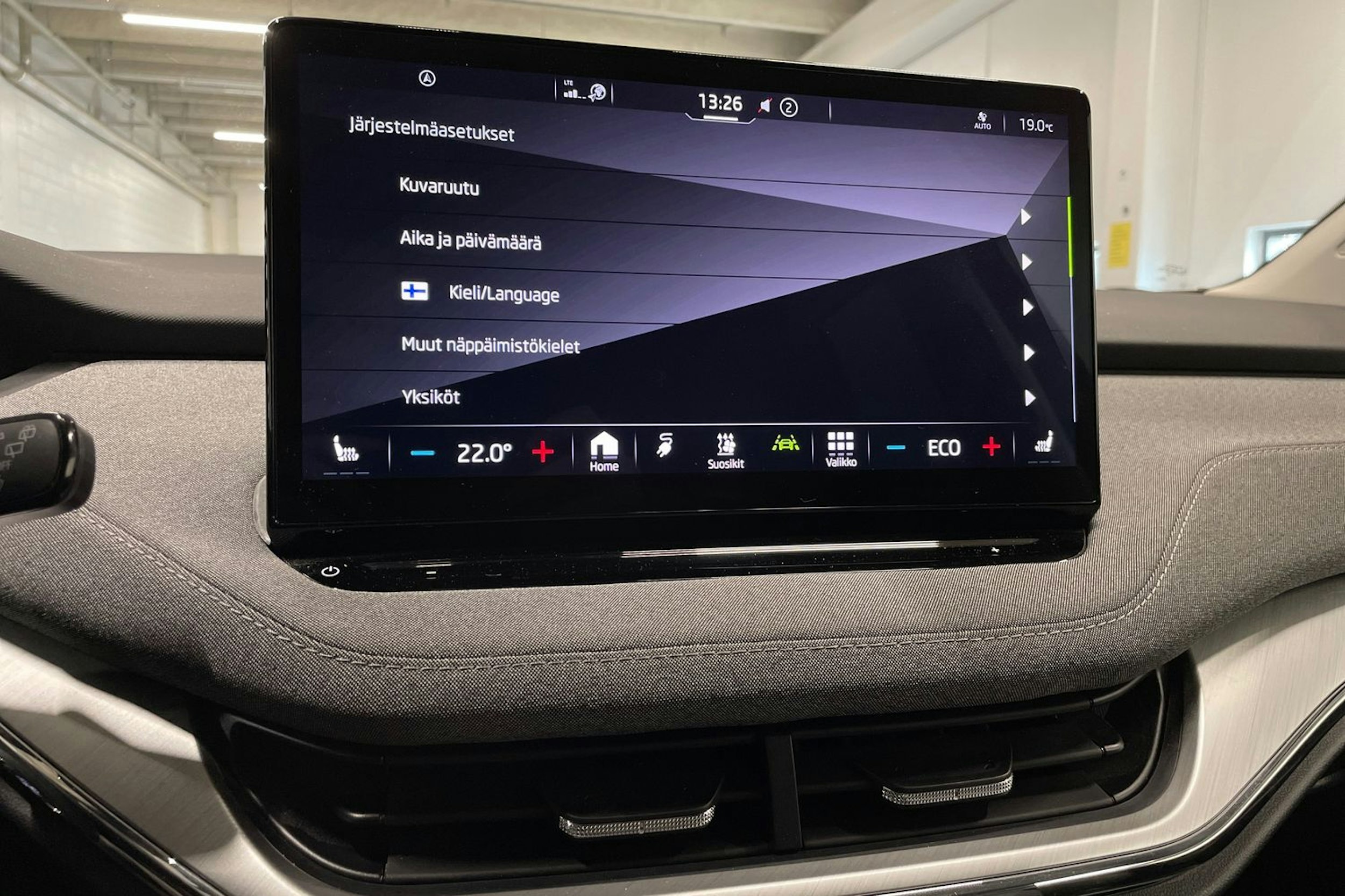 harmaa Skoda Enyaq 2023 kuva 16.