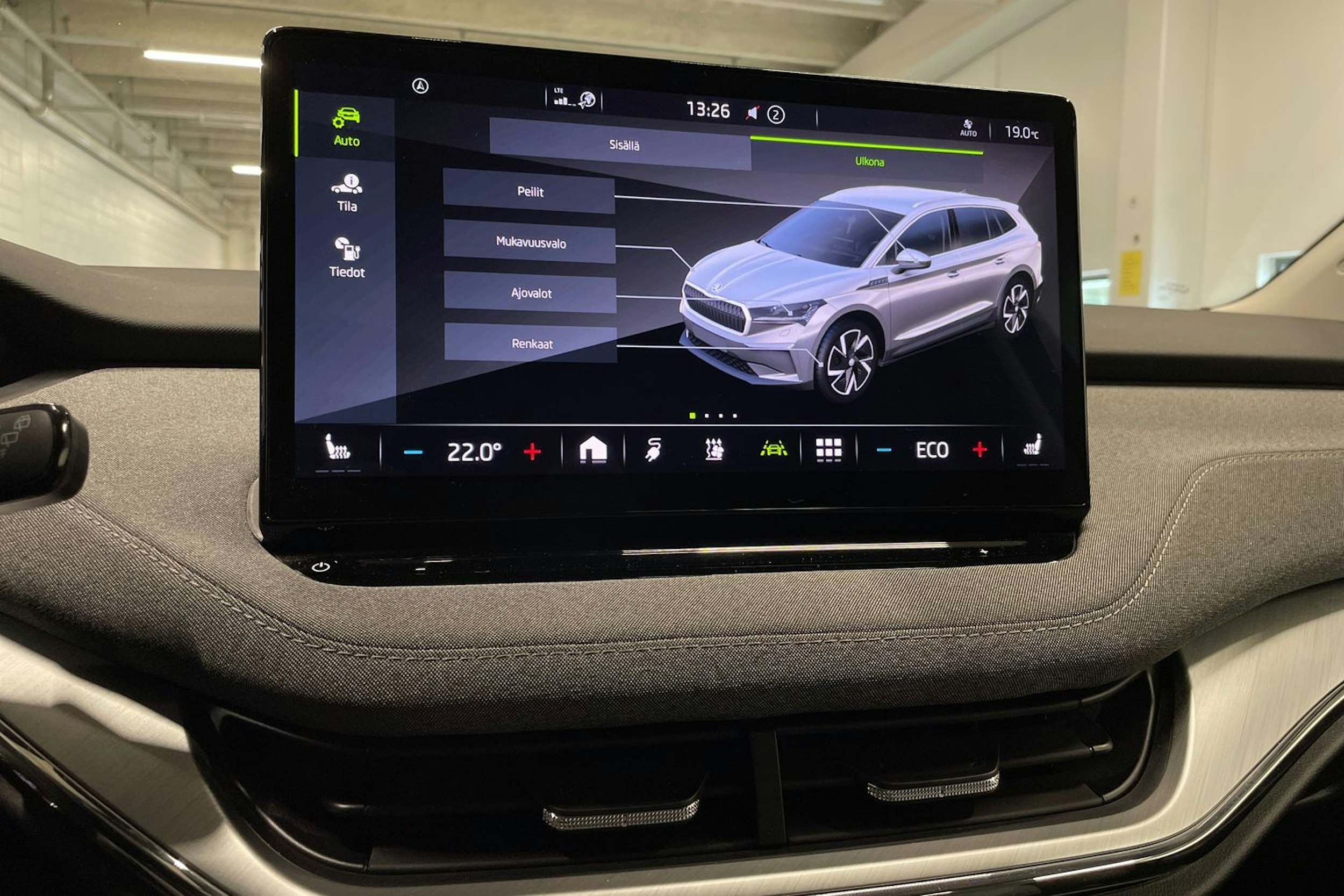 harmaa Skoda Enyaq 2023 kuva 17.