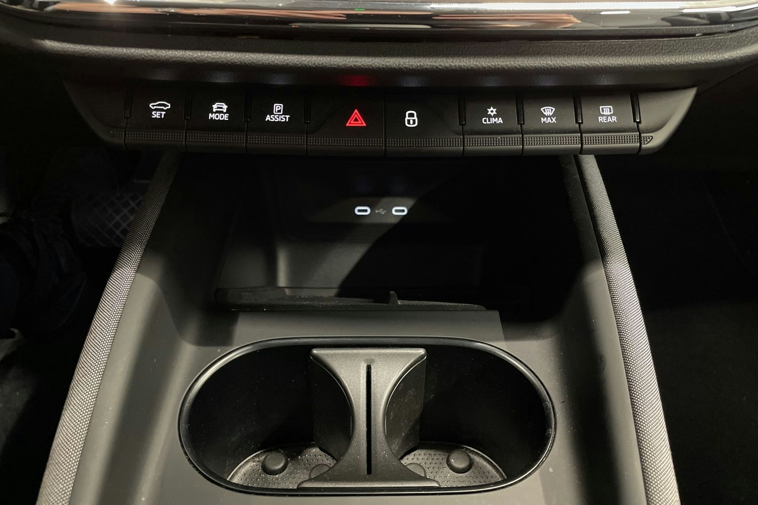 harmaa Skoda Enyaq 2023 kuva 21.