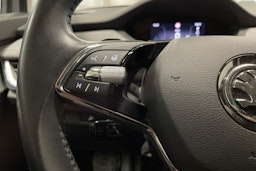 harmaa Skoda Enyaq 2023 kuva 23.
