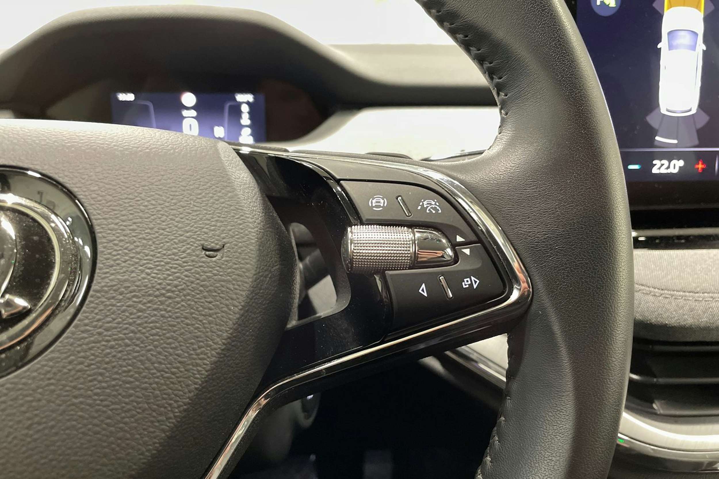 harmaa Skoda Enyaq 2023 kuva 24.