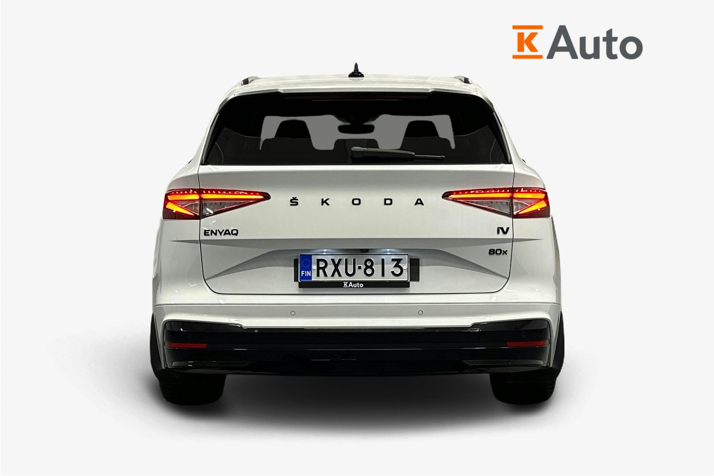 valkoinen Skoda Enyaq 2023 kuva 3.