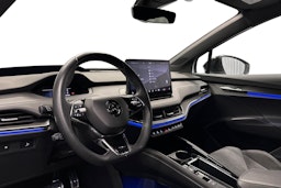 valkoinen Skoda Enyaq 2023 kuva 7.