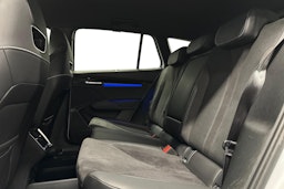 valkoinen Skoda Enyaq 2023 kuva 10.